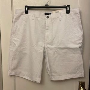 NWT INC mens white shorts size 40.